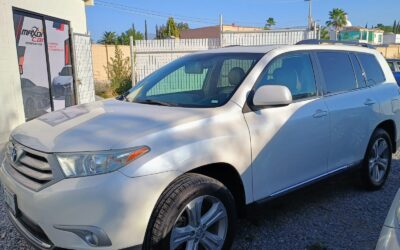 TOYOTA HIGHLANDER PREMIUM 2013